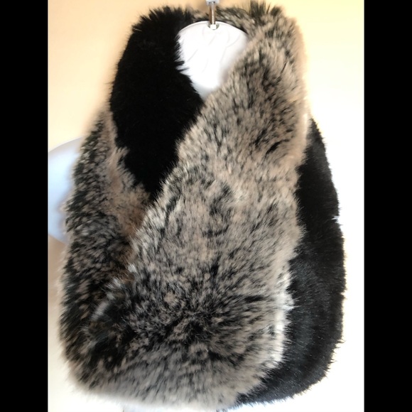 DENA TWIST FAUX FUR INFINITY SCARF🧣 - Picture 6 of 8